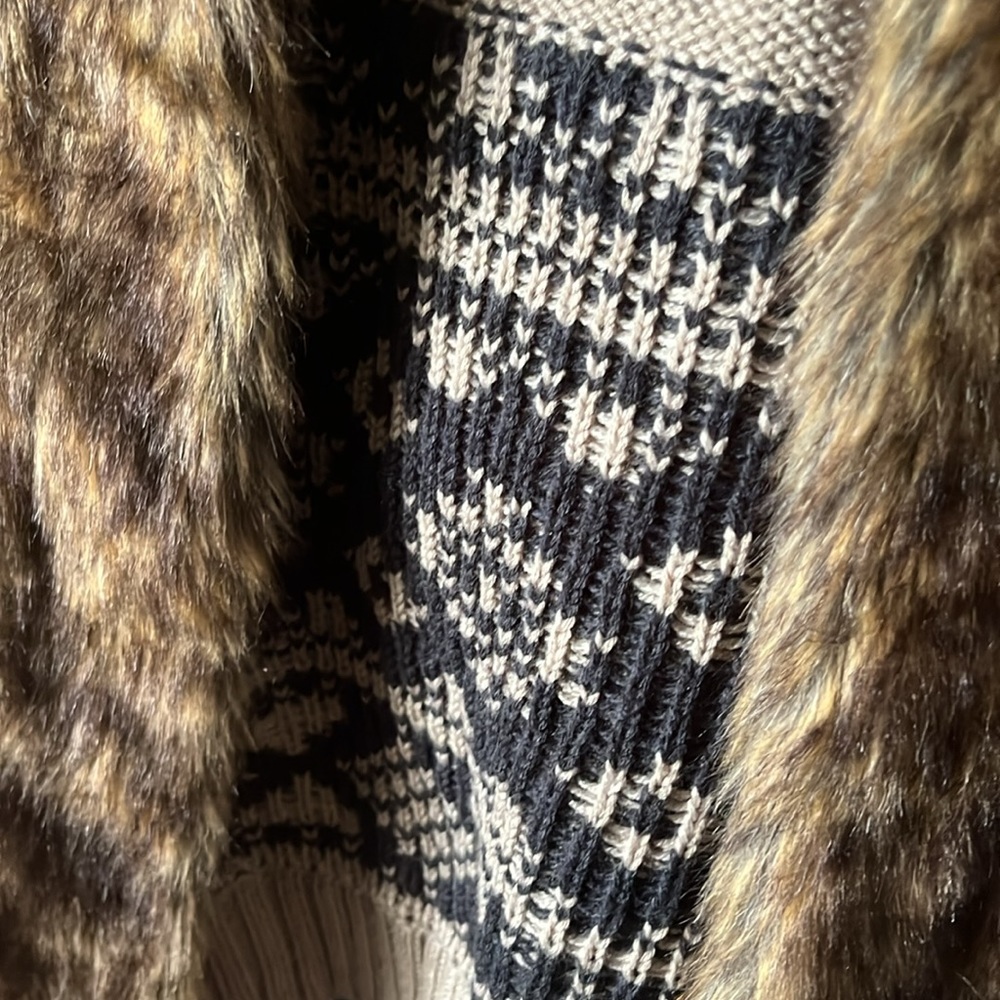 NWT RARE Fur Trimmed western motif sweater coat Small - Picture 3 of 8